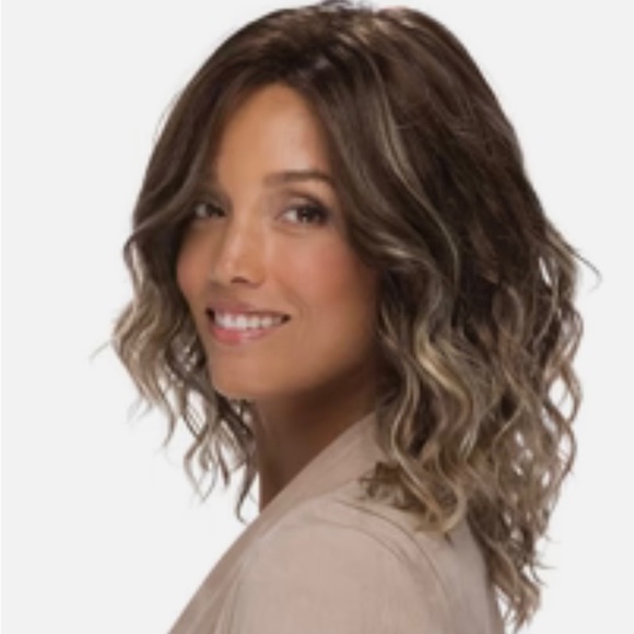 Lace front synthetic wig - Picture 2 of 2